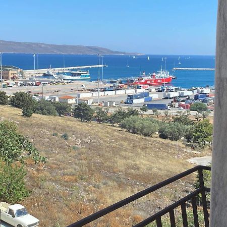 Апартаменти Lavrio 1Bdr Penthouse 7 Min On Foot From The Port Екстер'єр фото