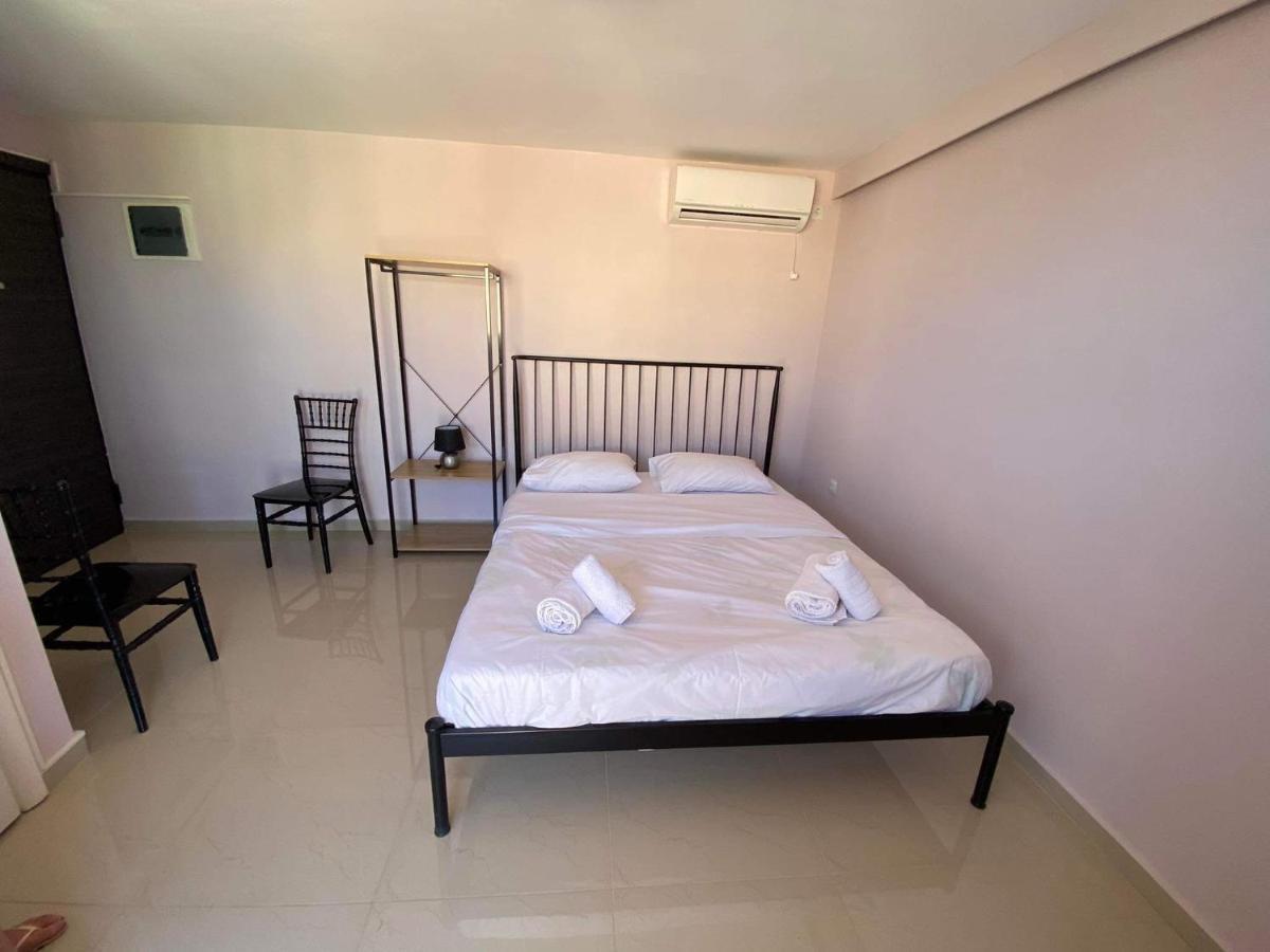 Апартаменти Lavrio 1Bdr Penthouse 7 Min On Foot From The Port Екстер'єр фото