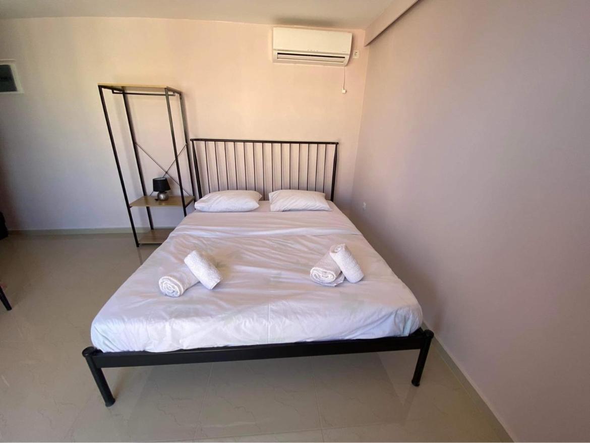 Апартаменти Lavrio 1Bdr Penthouse 7 Min On Foot From The Port Екстер'єр фото