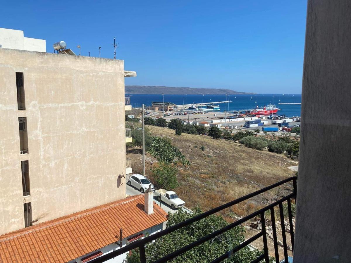 Апартаменти Lavrio 1Bdr Penthouse 7 Min On Foot From The Port Екстер'єр фото